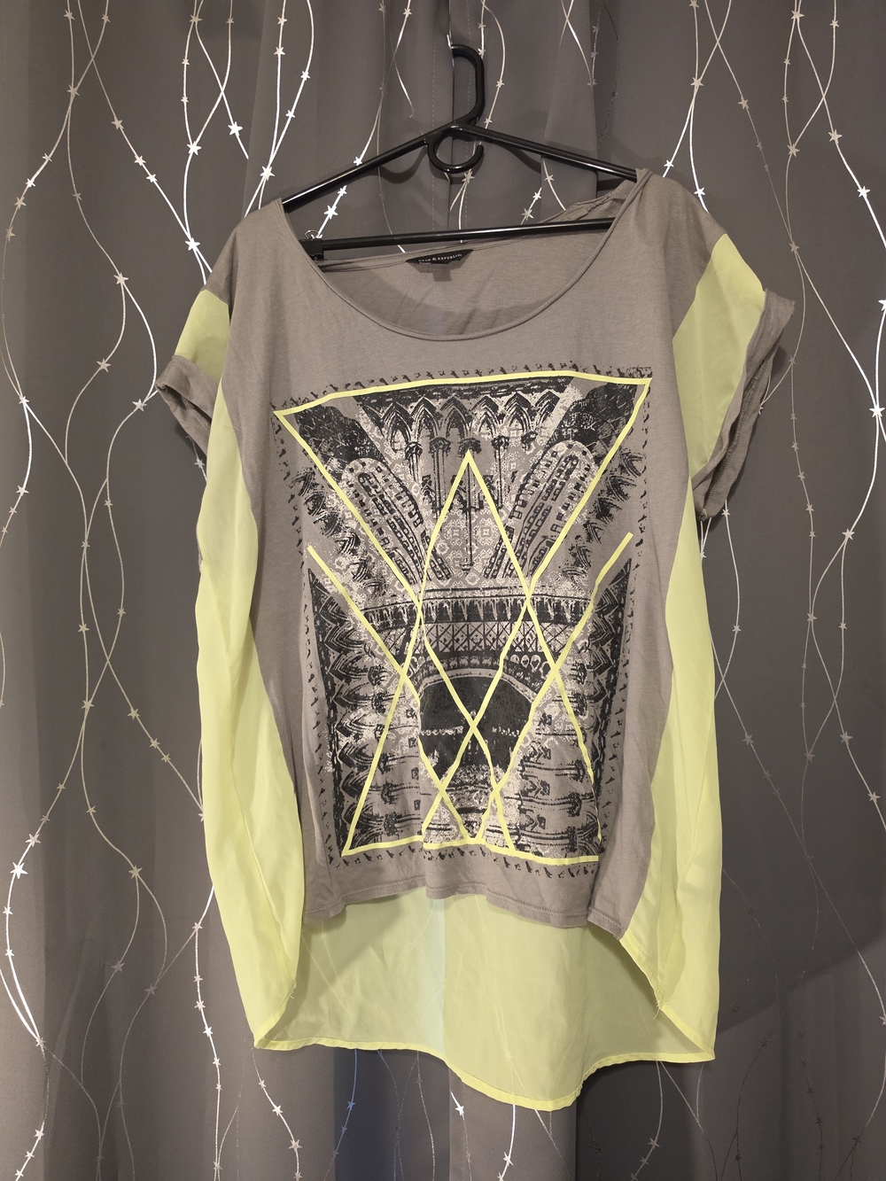 Rock & Republic Gray and Neon Yellow Graphic Mixed-Media Top